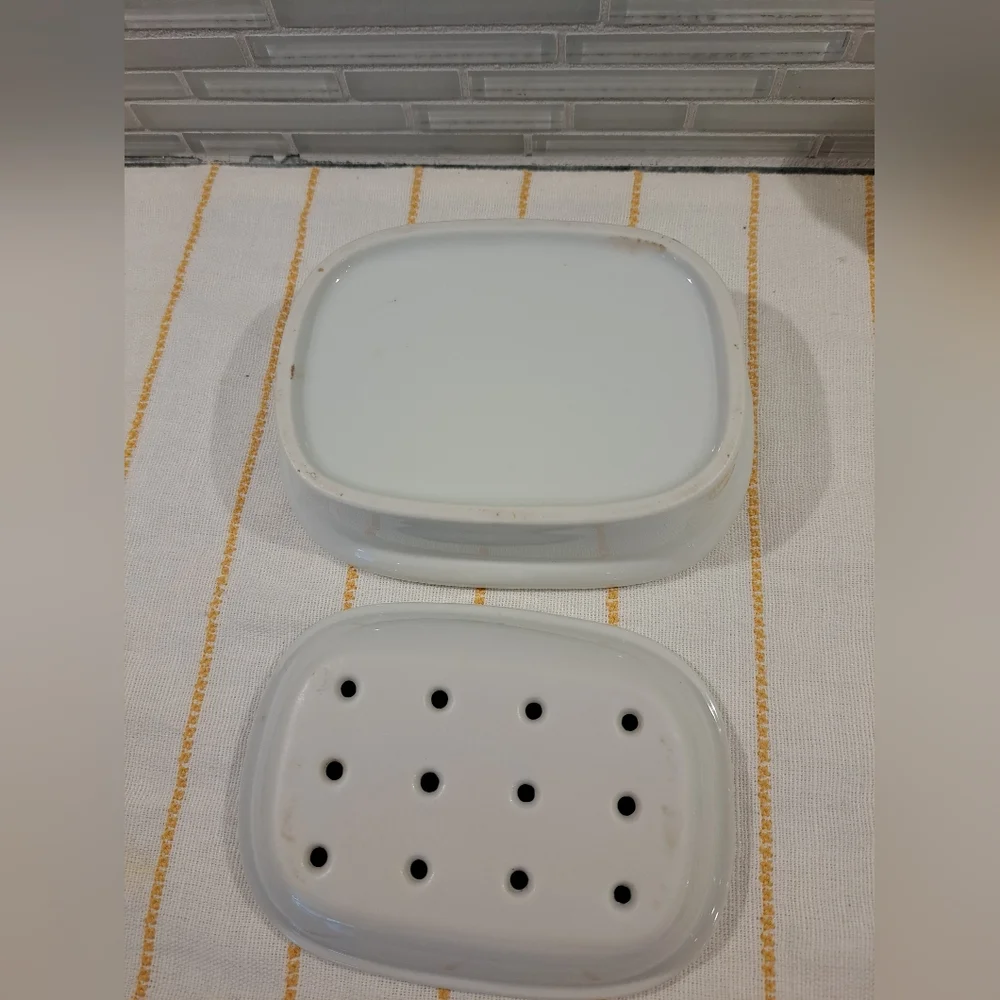 Vtg Porcelain/Ceramic Classic Two-part Soap Dish with Removable Tray White